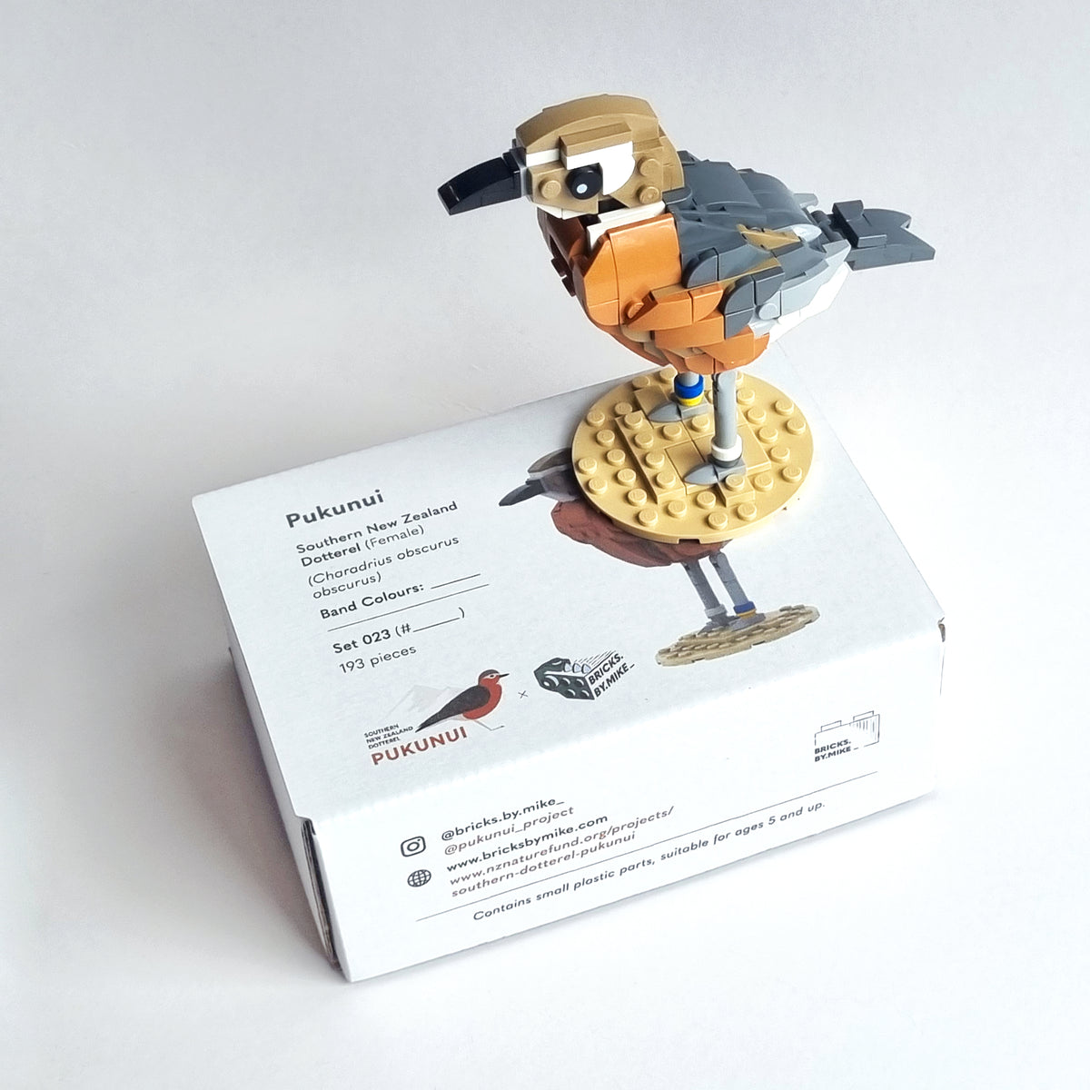 Pukunui | Southern NZ Dotterel (Female) Brick Kit